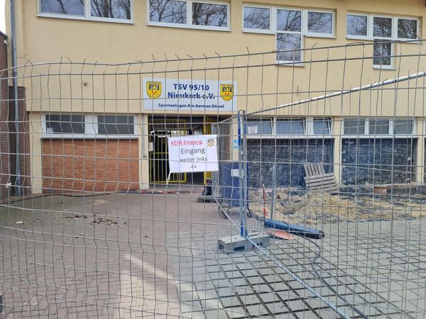 Haupteingang am Sportplatz bis auf Weiteres gesperrt