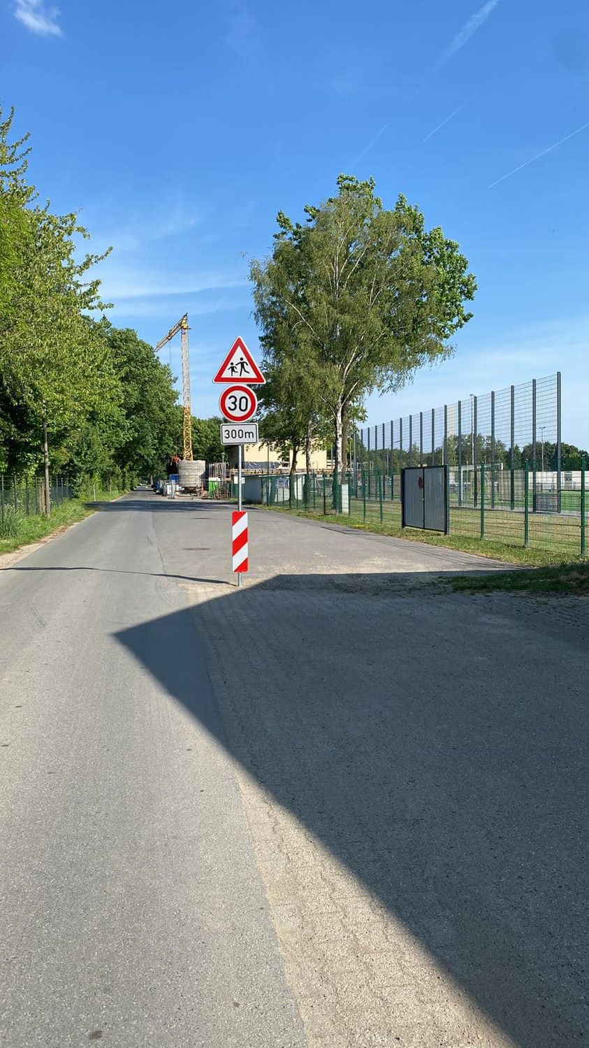 neue Verkehrsschilder am Düwel