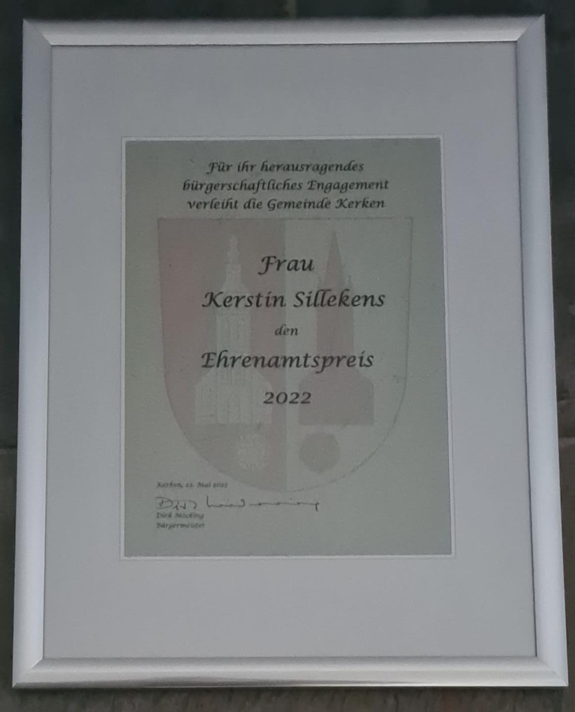 Kerstin Sillekens bekommt den Ehrenamtspreis der Gemeinde Kerken verliehen